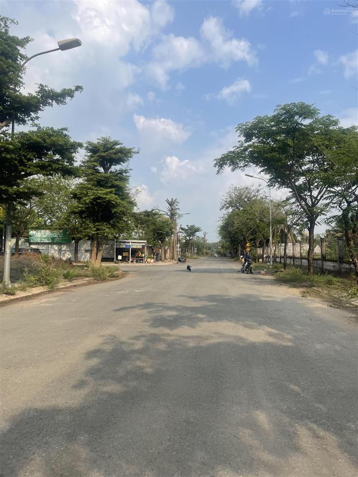 Bán lô đất tân cảng quận 9 sổ đỏ giá 5tỷ500triệu giá hời khu compound 3mặt view sông. 0909 519 ***