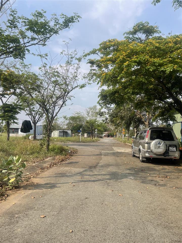 Bán lô đất tân cảng quận 9 sổ đỏ giá 5tỷ500triệu giá hời khu compound 3mặt view sông. 0909 519 ***