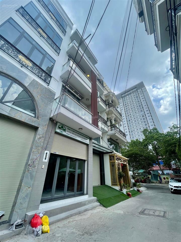 Cho thuê nhà mới đẹp thiết kế hiện đại đường nhựa xe hơi 8m huỳnh tấn phát p. phú quận7 đường thông