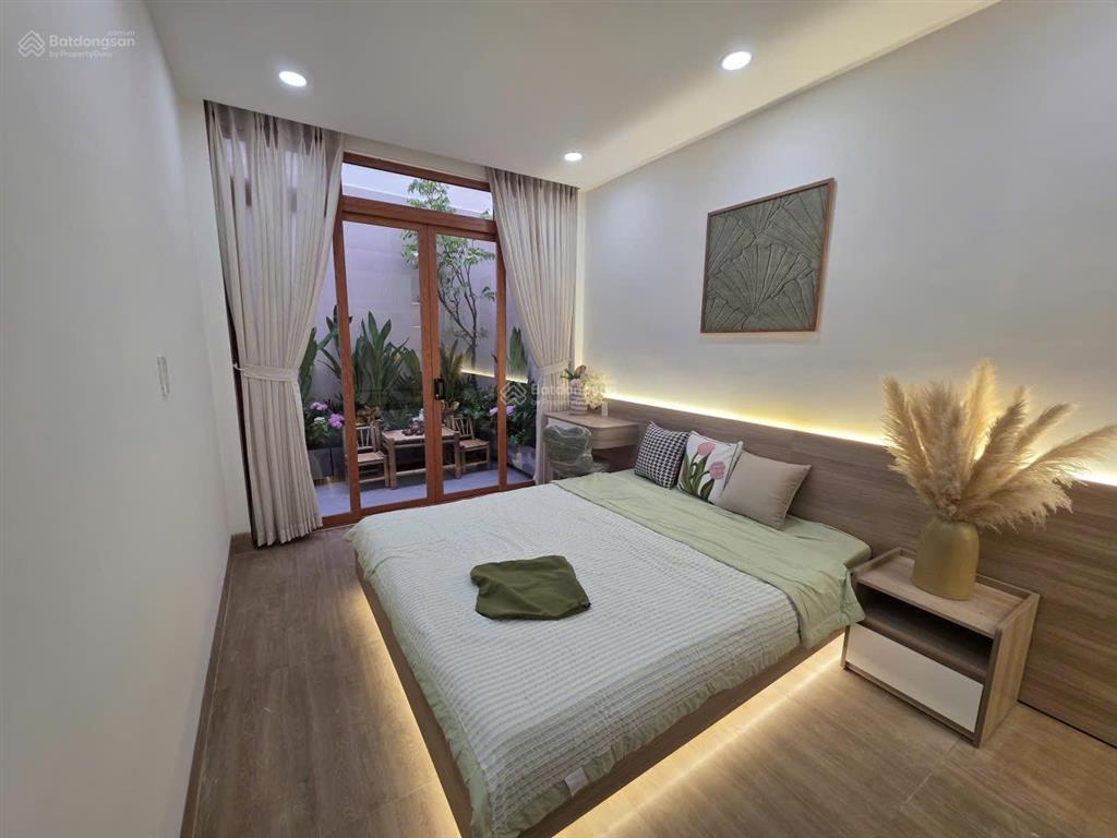 Bán nhà thiết kế hiện đại giá rẻ 5tỷ150tr dt 72m23pn full nội thất. 0909 519 ***