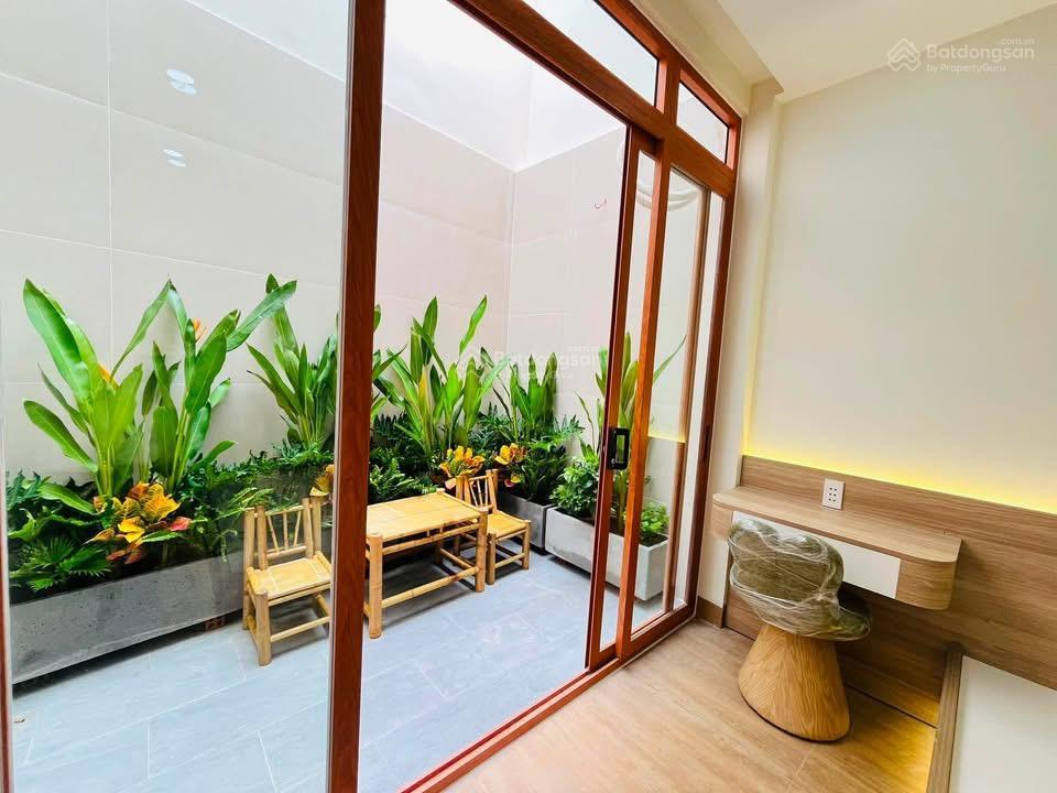 Bán nhà thiết kế hiện đại giá rẻ 5tỷ150tr dt 72m23pn full nội thất. 0909 519 ***