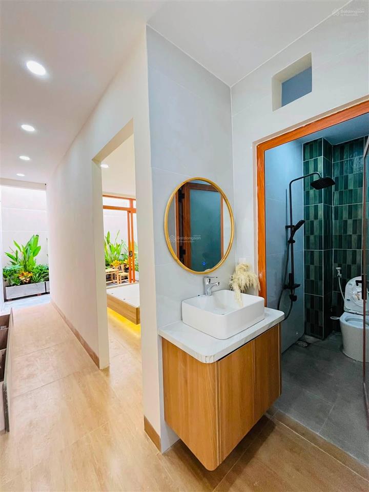 Bán nhà thiết kế hiện đại giá rẻ 5tỷ150tr dt 72m23pn full nội thất. 0909 519 ***