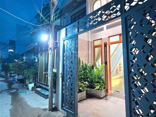 Bán nhà thiết kế hiện đại phong cách sân vườn giá 5tỷ150tr dt 72m23pn full nội thất. 0909 519 ***