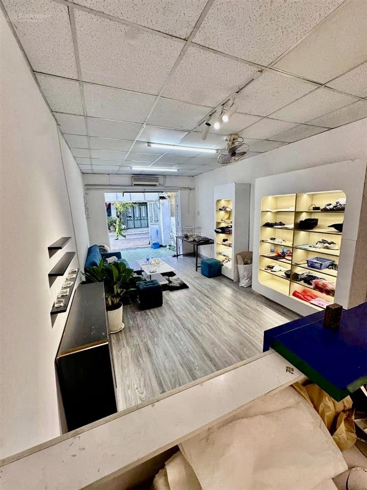 Cho thuê nhà nguyên căn, gần chợ tân quy quận 7 dt 70m2 xe hơi vô nhà chỉ 15triệu/th.  0909 519 ***