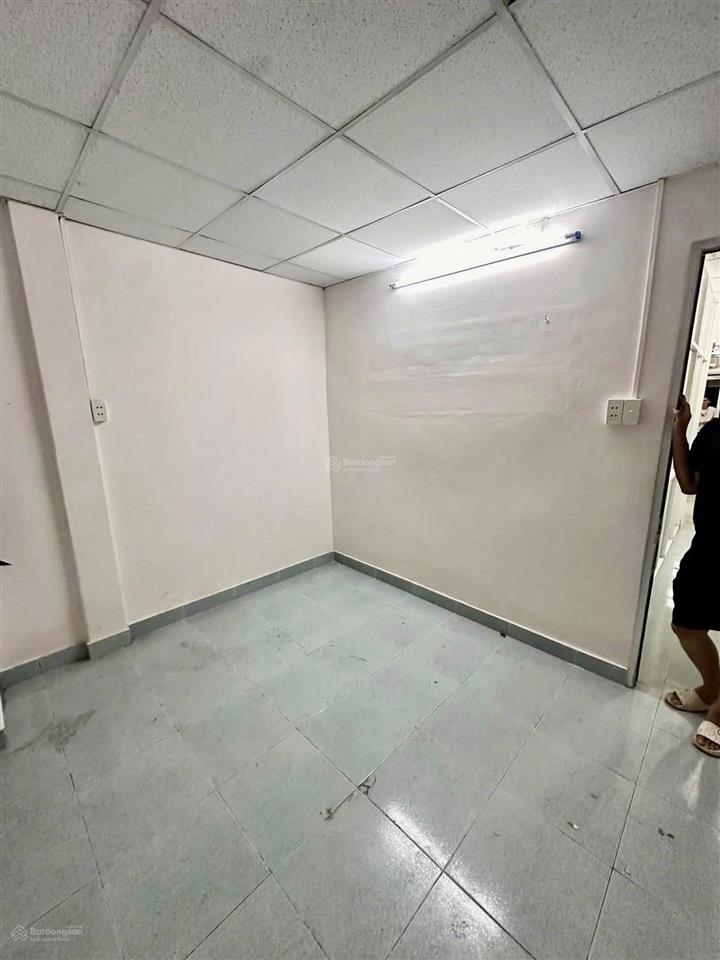 Cho thuê nhà nguyên căn, gần chợ tân quy quận 7 dt 70m2 xe hơi vô nhà chỉ 15triệu/th.  0909 519 ***