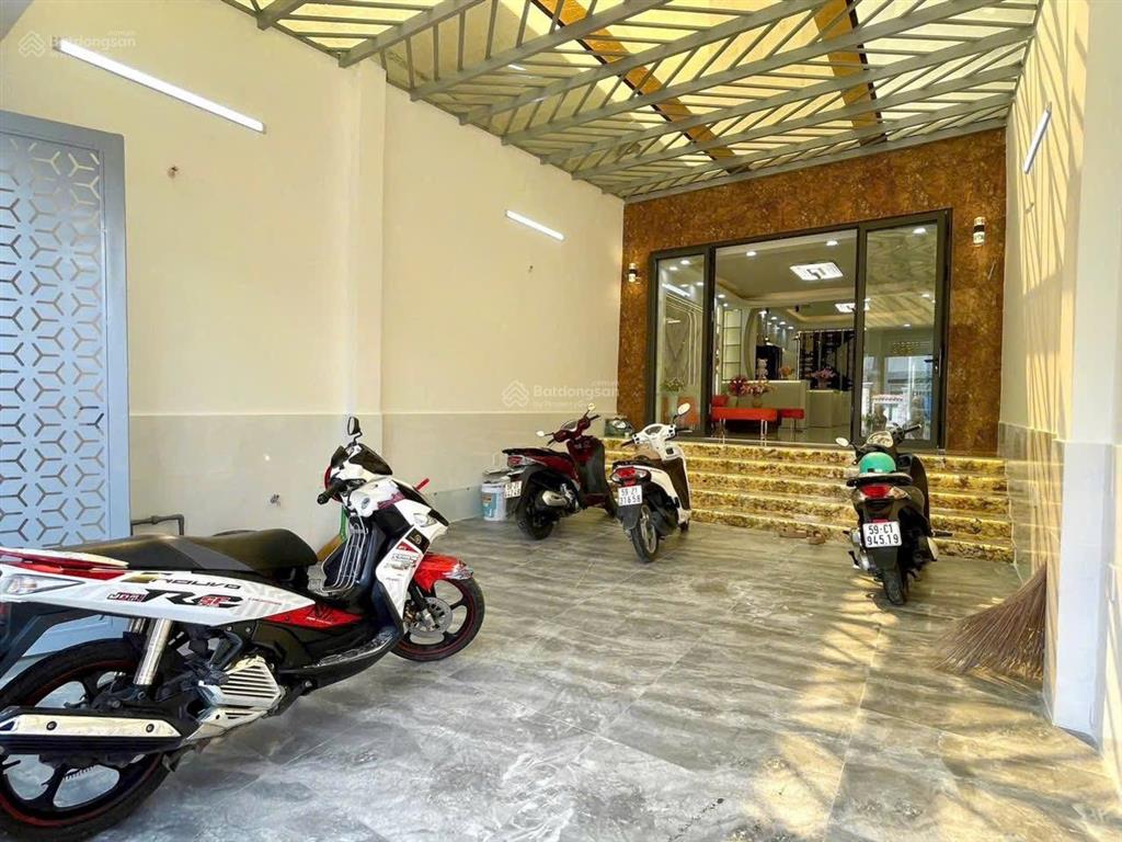 Bán nhà hàng hiếm mặt tiền đào tông nguyên nhà bè dt 115m2 ở kinh doanh cho thuê vp full nội thất