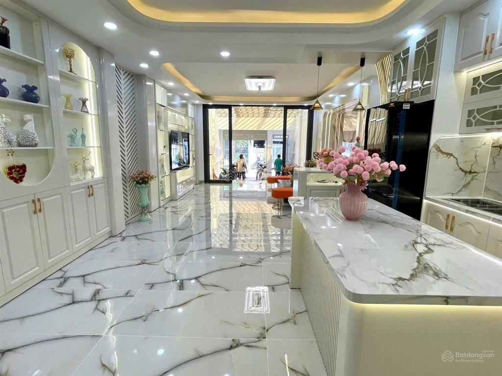 Bán nhà hàng hiếm mặt tiền đào tông nguyên nhà bè dt 115m2 ở kinh doanh cho thuê vp full nội thất