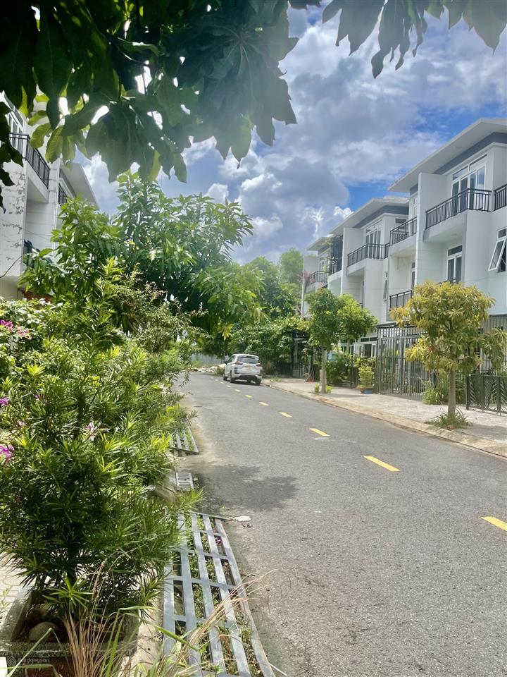 Bán nhà phố vị trí đẹp khu phúc an city liền kề đại đô thị vinhomes hóc môn  dt 75m2 chỉ 2tỷ200tr