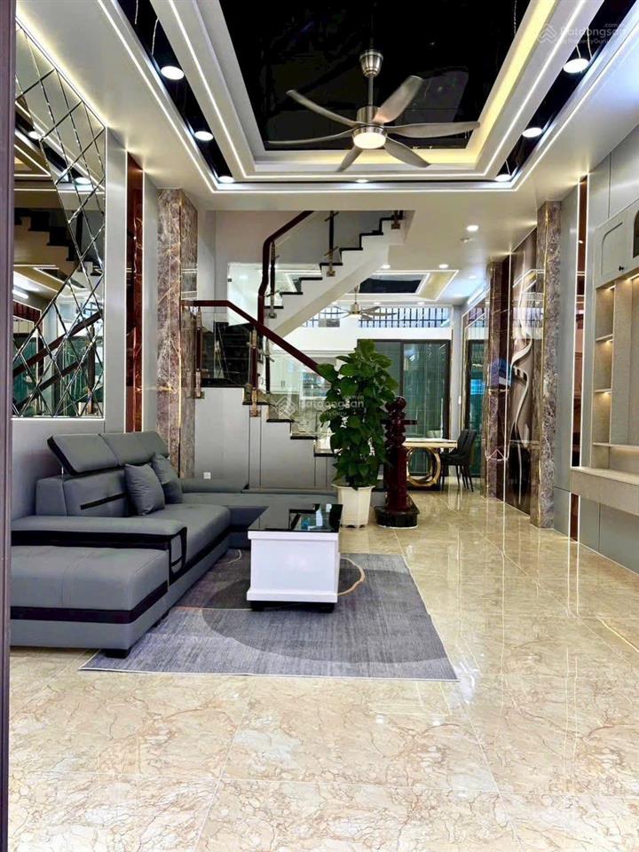 Bán nhà hoàng quốc việt, sát phú mỹ hưng dt 53m2 giá 10tỷ500 đối diện svđ bộ công an.  0909 519 ***