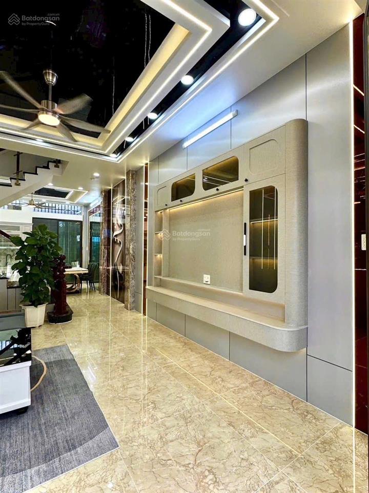 Bán nhà hoàng quốc việt, sát phú mỹ hưng dt 53m2 giá 10tỷ500 đối diện svđ bộ công an.  0909 519 ***