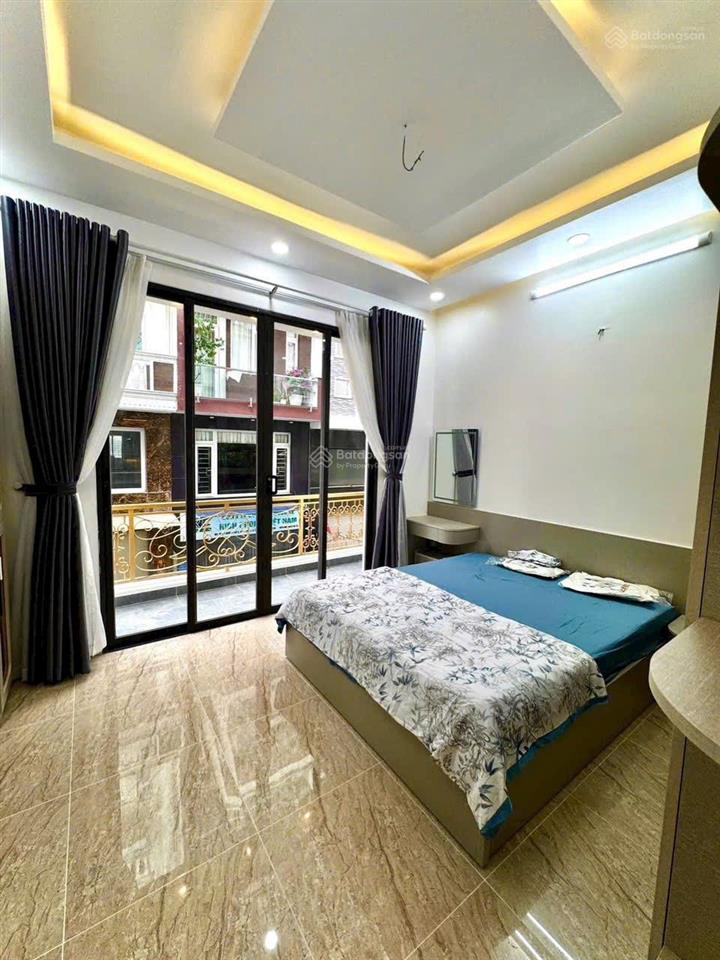 Bán nhà hoàng quốc việt, sát phú mỹ hưng dt 53m2 giá 10tỷ500 đối diện svđ bộ công an.  0909 519 ***