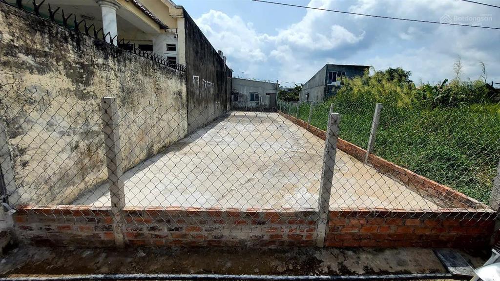 Bán đất ngay đình chánh long an gần ubnd xãgần các dự án t&t milenium sổ đỏ dt 110m2 giá 2tỷ200tr.