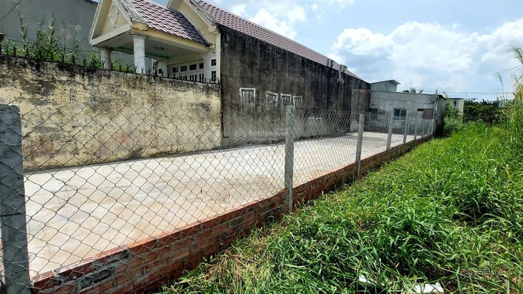 Bán đất ngay đình chánh long an gần ubnd xãgần các dự án t&t milenium sổ đỏ dt 110m2 giá 2tỷ200tr.