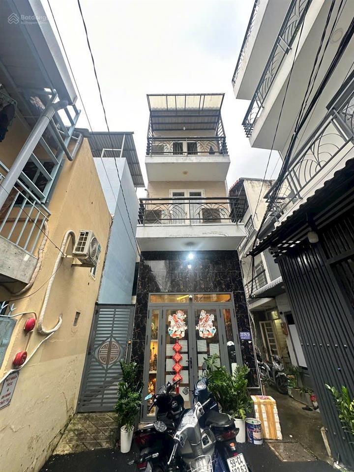 Bán nhà q7  3 tầng  shr  sát phú mỹ hưng và chợ tân mỹ dt 24m2 giá 3tỷ200tr.  0909 519 ***