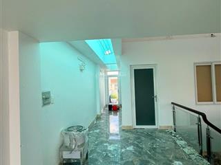 Cho thuê nhà nguyên căn thiết kế văn phòng dt sàn 426m2 giá 35 triệu/th. cạnh phú mỹ hưng