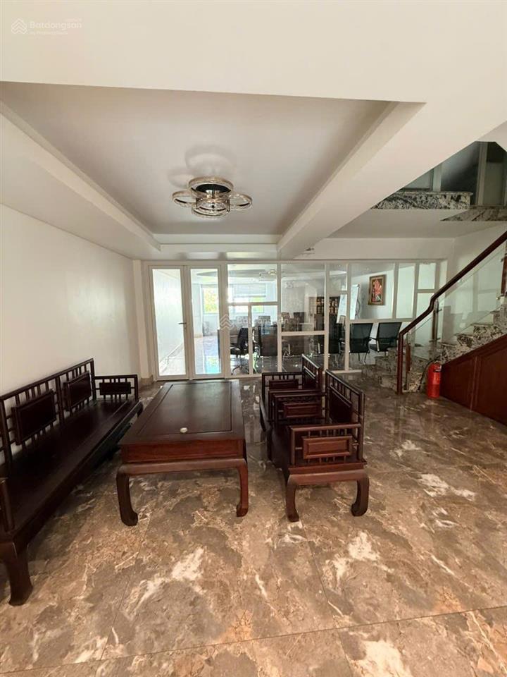 Cho thuê nhà nguyên căn thiết kế văn phòng dt sàn 426m2 giá 35 triệu/th. cạnh phú mỹ hưng