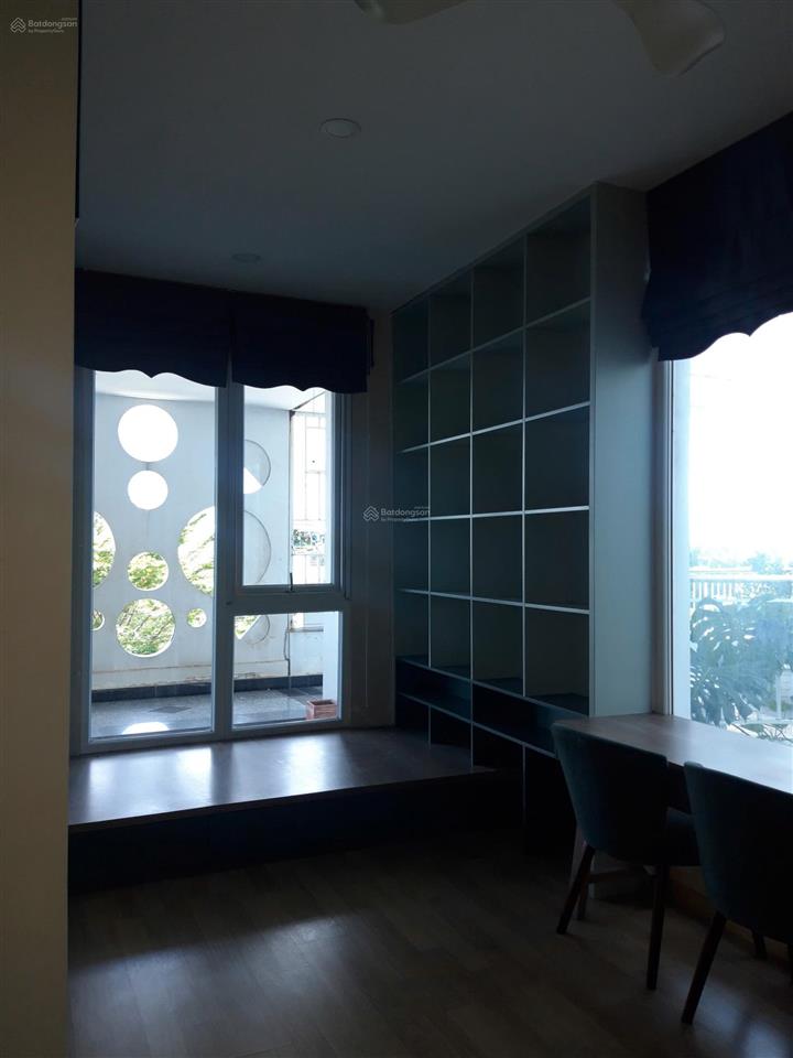 Cho thuê căn hộ lake view, nội thất xịn, view đẹp, diện tích 128m2, giá 29tr/th