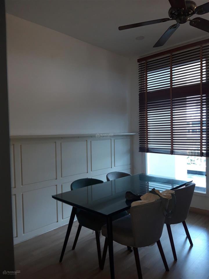 Cho thuê căn hộ lake view, nội thất xịn, view đẹp, diện tích 128m2, giá 29tr/th