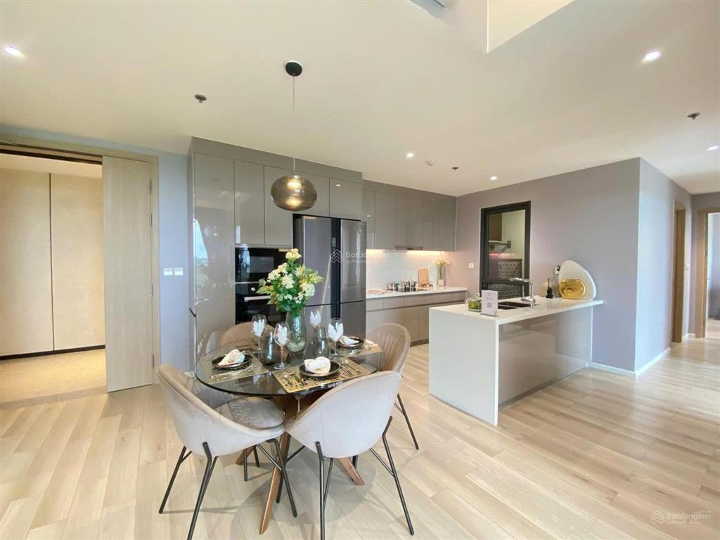 Lumière boulevard tòa b căn 2pn view hồ bơi thoáng mát, vị trí trung tâm, 4.05 tỷ, mua từ cdt