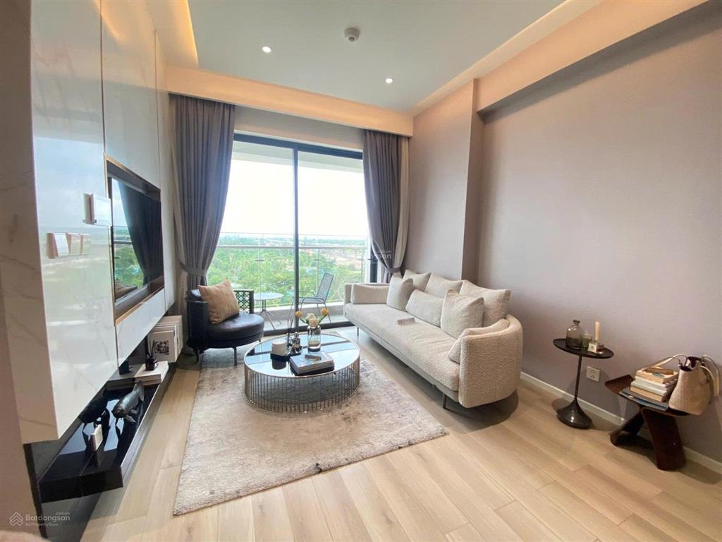 Lumière boulevard tòa b căn 2pn view hồ bơi thoáng mát, vị trí trung tâm, 4.05 tỷ, mua từ cdt