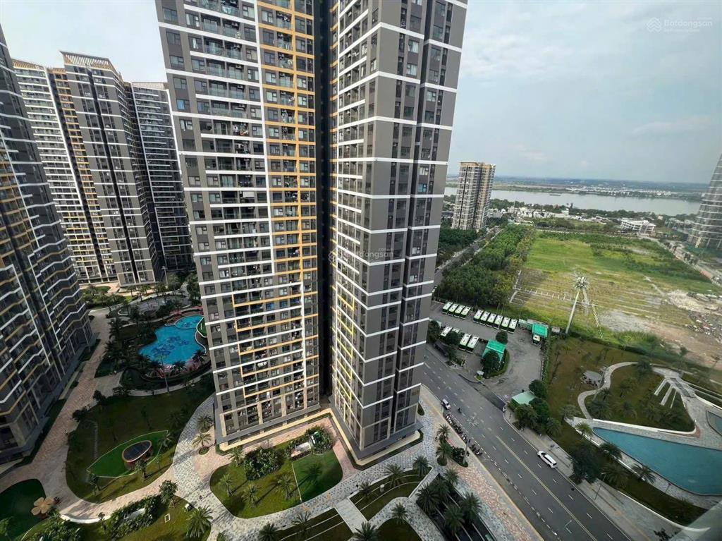 Chính chủ cần cho thuê căn 2pn + bs15, view nội khu mát mẽ, nhà có bếp rèm, giá 7tr2/th thoáng gió