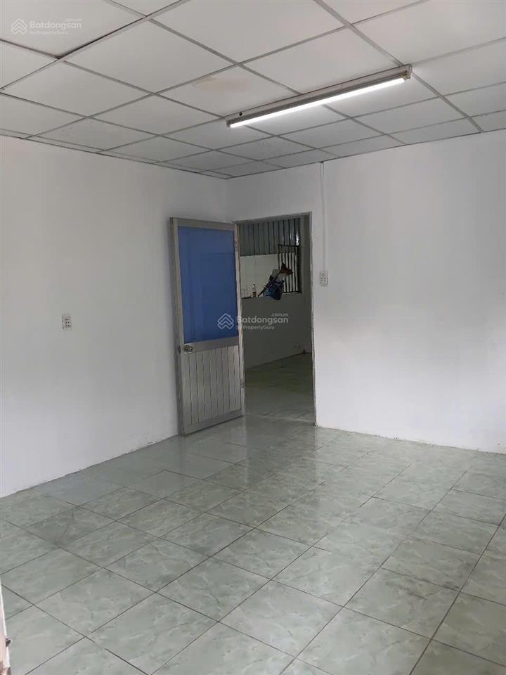 550m2 giá 31tr/t, nhà kho  văn phòng, cách gò vấp 300m, đường nhựa 12m , xe tải lớn