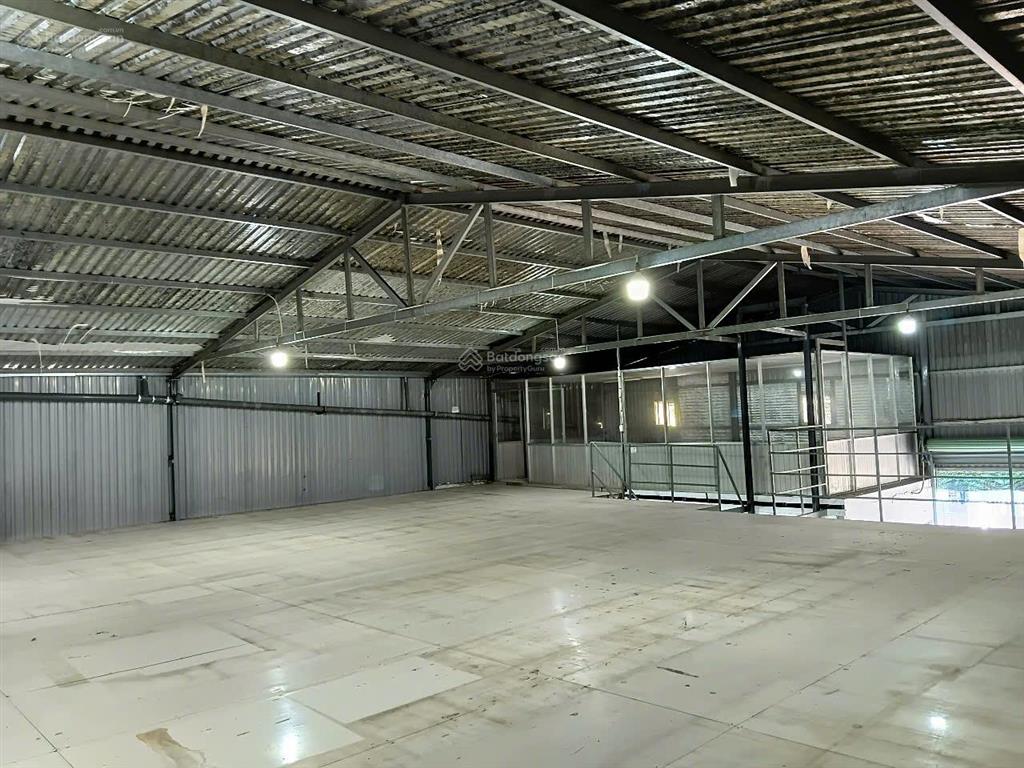 550m2 giá 31tr/t, nhà kho  văn phòng, cách gò vấp 300m, đường nhựa 12m , xe tải lớn