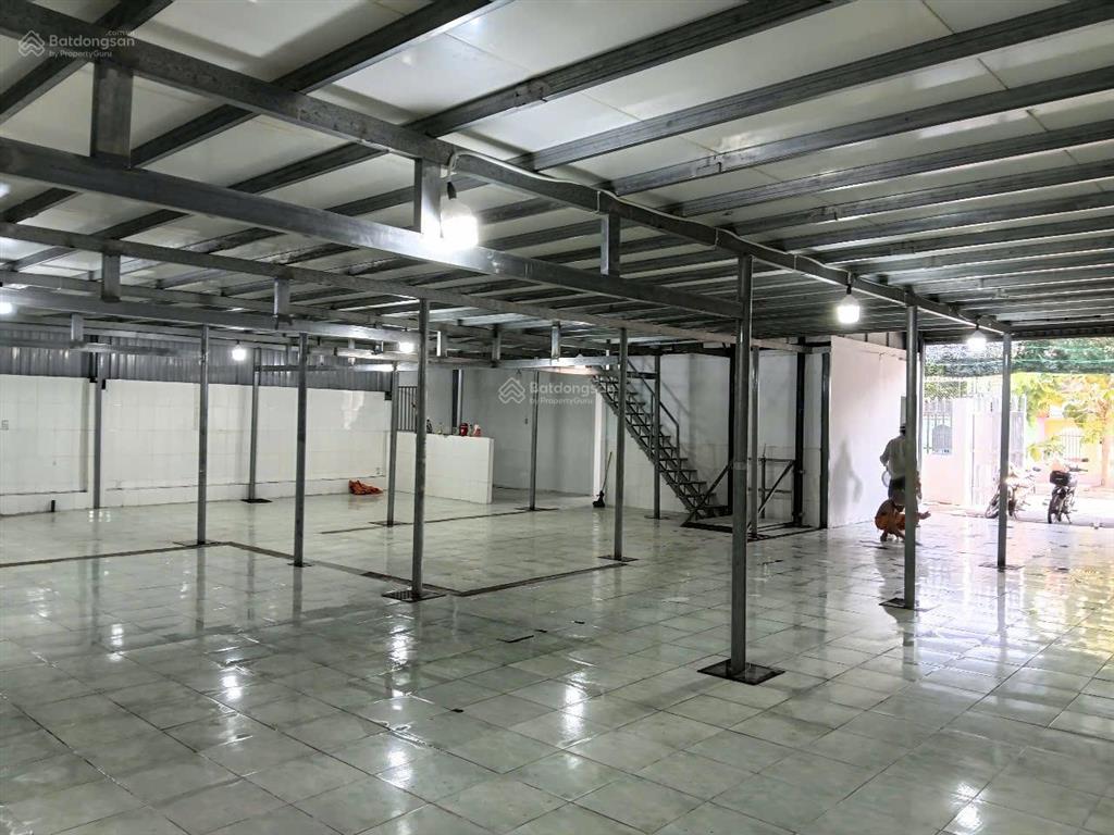 550m2 giá 31tr/t, nhà kho  văn phòng, cách gò vấp 300m, đường nhựa 12m , xe tải lớn