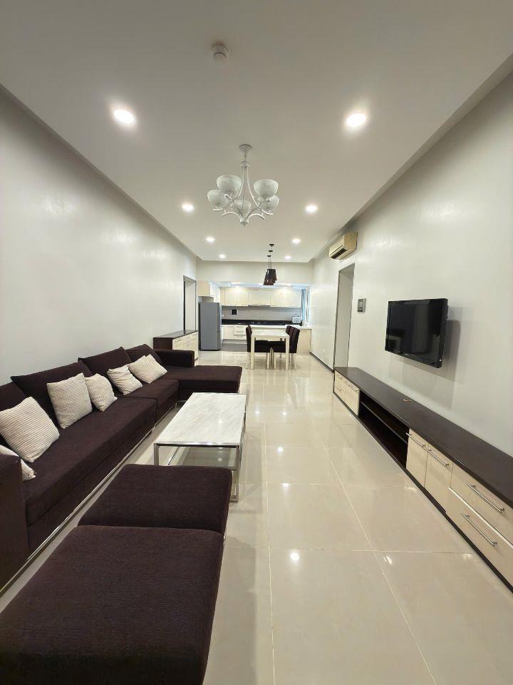 Cho thuê 3 phòng ngủ, lầu cao view landmark tuyệt đẹp, nội thất đầy đủ giá 28 triệu/tháng