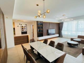 Cho thuê căn hộ 3 phòng ngủ, lầu cao view tuyệt đẹp, nội thất cao cấp giá 32 triệu/tháng