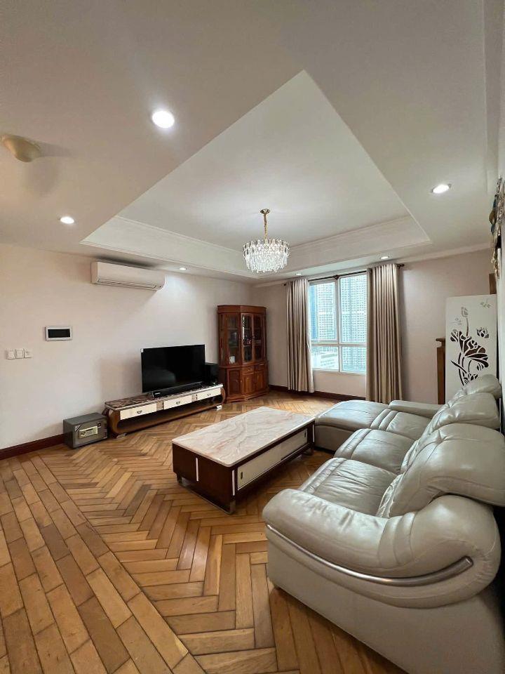 Cho thuê 3 phòng ngủ, khách vừa ở vừa làm văn phòng đều được giá 31 triệu/tháng