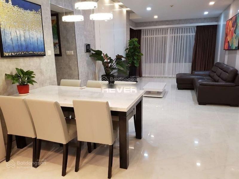 Cho thuê căn hộ 3 phòng ngủ, lầu cao view đẹp, nội thất cao cấp giá 28 triệu/tháng