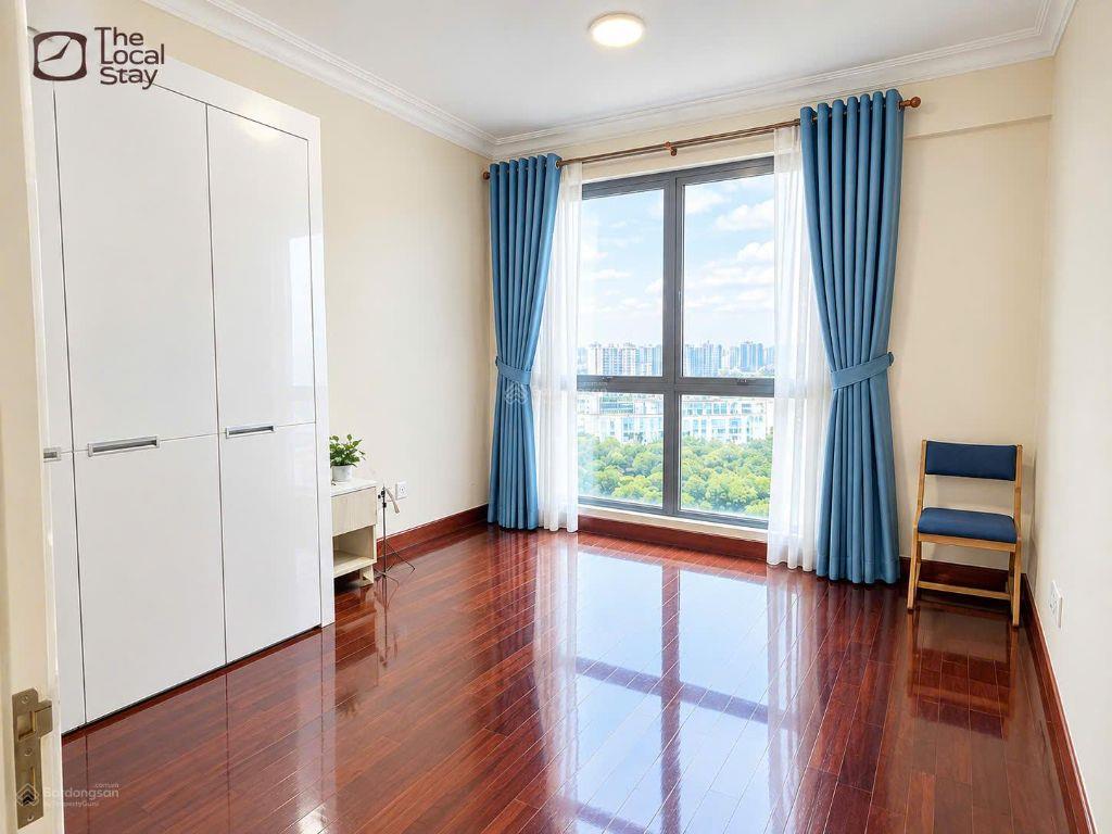 Cho thuê 3 phòng ngủ, lầu cao view sông đẹp, nội thất đầy đủ, giá 32 triệu/tháng