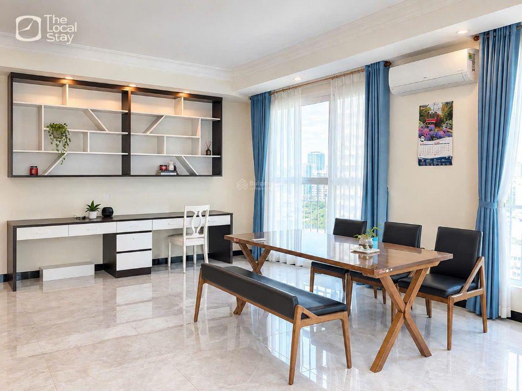 Cho thuê 3 phòng ngủ, lầu cao view sông đẹp, nội thất đầy đủ, giá 32 triệu/tháng