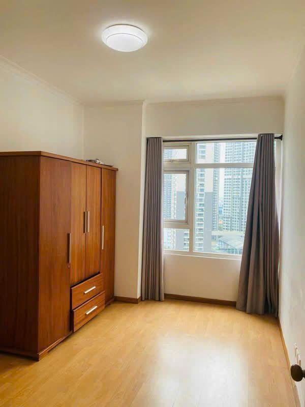 Cho thuê căn hộ saigon pearl, 3 phòng ngủ, lầu cao view đẹp, nội thất cơ bản giá 26 triệu/tháng