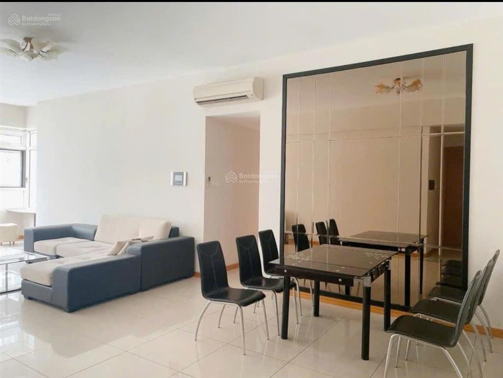 Cho thuê 2 phòng ngủ, lầu cao view sông tuyệt đẹp, nội thất cao cấp giá 24 triệu/tháng