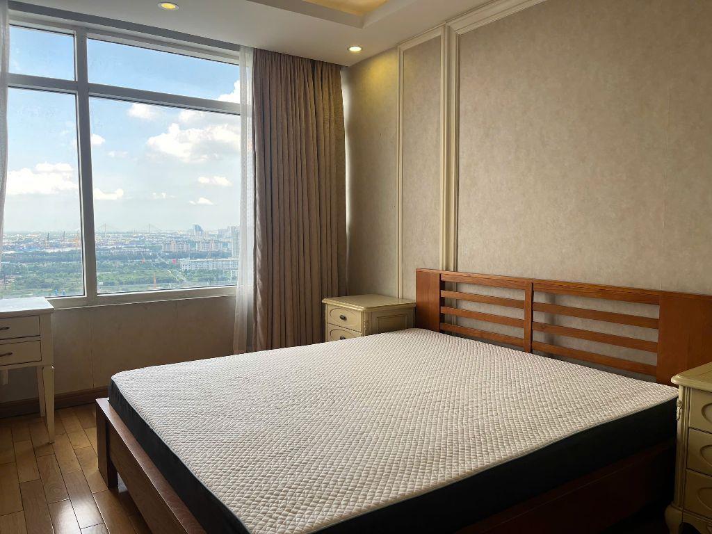 Cho thuê 3 phòng ngủ, lầu cao view tuyệt đẹp, nội thất cao cấp giá 33 triệu/tháng
