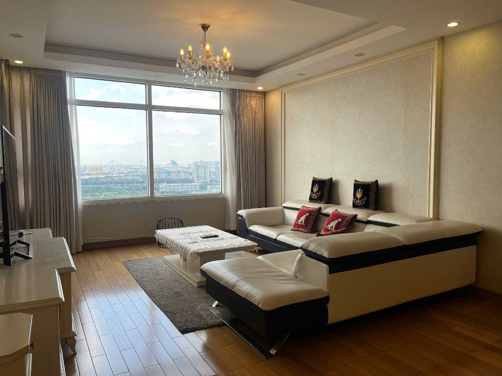 Cho thuê 3 phòng ngủ, lầu cao view tuyệt đẹp, nội thất cao cấp giá 33 triệu/tháng