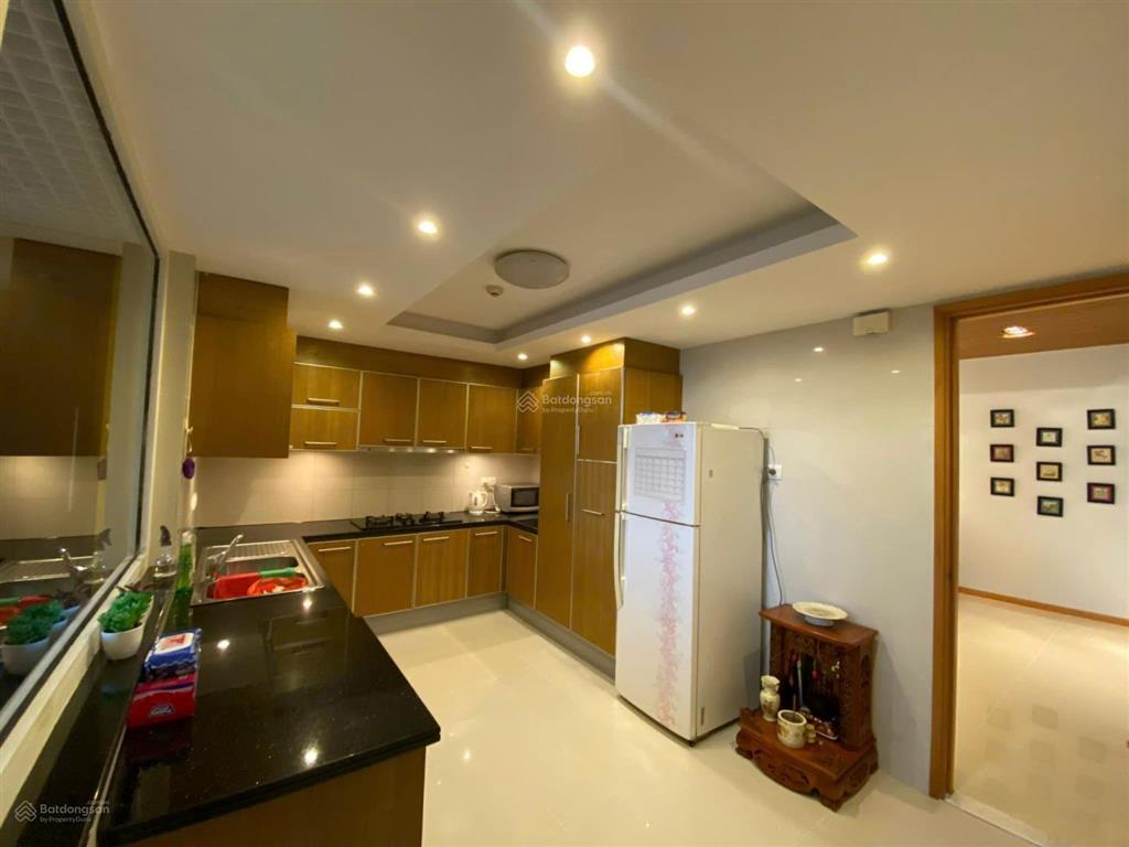 Cho thuê 2 phòng ngủ, lầu cao view sông tuyệt đẹp, nội thất cao cấp giá 24 triệu/tháng