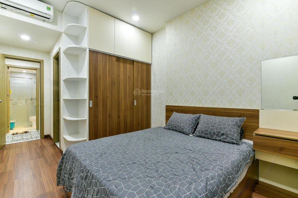 Bán căn hộ 2 phòng ngủ, lầu cao view đẹp, nội thất cao cấp giá 6,8 tỷ/căn thương lượng