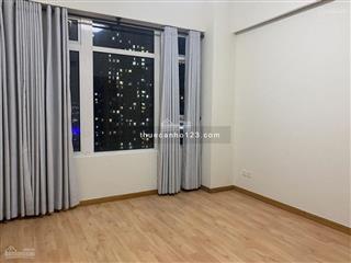 Cho thuê căn hộ 3 phòng ngủ, lầu cao view đẹp, nhà trống nội thất cơ bản giá 26 triệu/tháng
