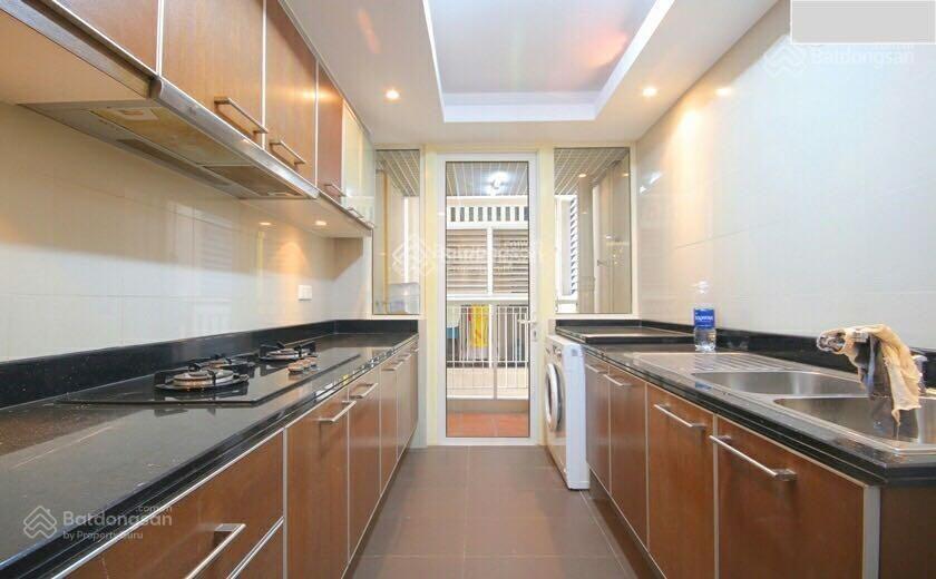 Cho thuê căn hộ 3 phòng ngủ, lầu cao view đẹp, nhà trống nội thất cơ bản giá 26 triệu/tháng