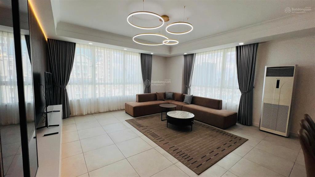 Cho thuê 3 phòng ngủ, view tuyệt đẹp, nội thất cao cấp, giá 32 triệu/tháng
