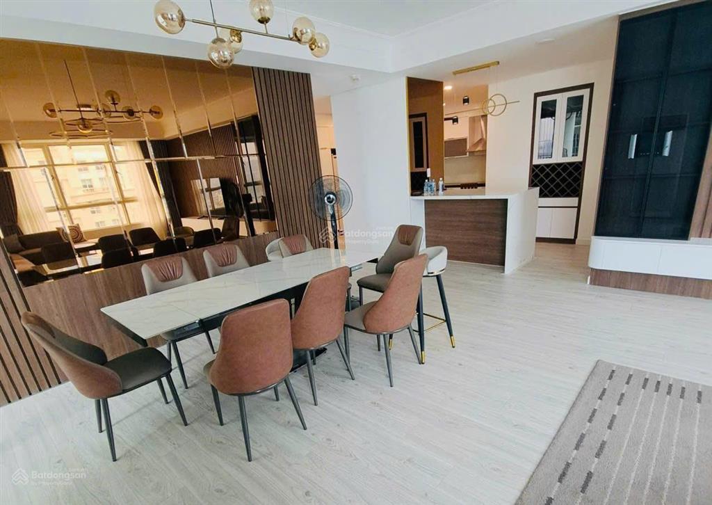 Cho thuê 3 phòng ngủ, view tuyệt đẹp, nội thất cao cấp, giá 32 triệu/tháng