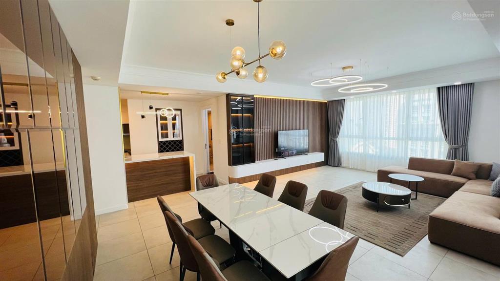 Cho thuê 3 phòng ngủ, view tuyệt đẹp, nội thất cao cấp, giá 32 triệu/tháng