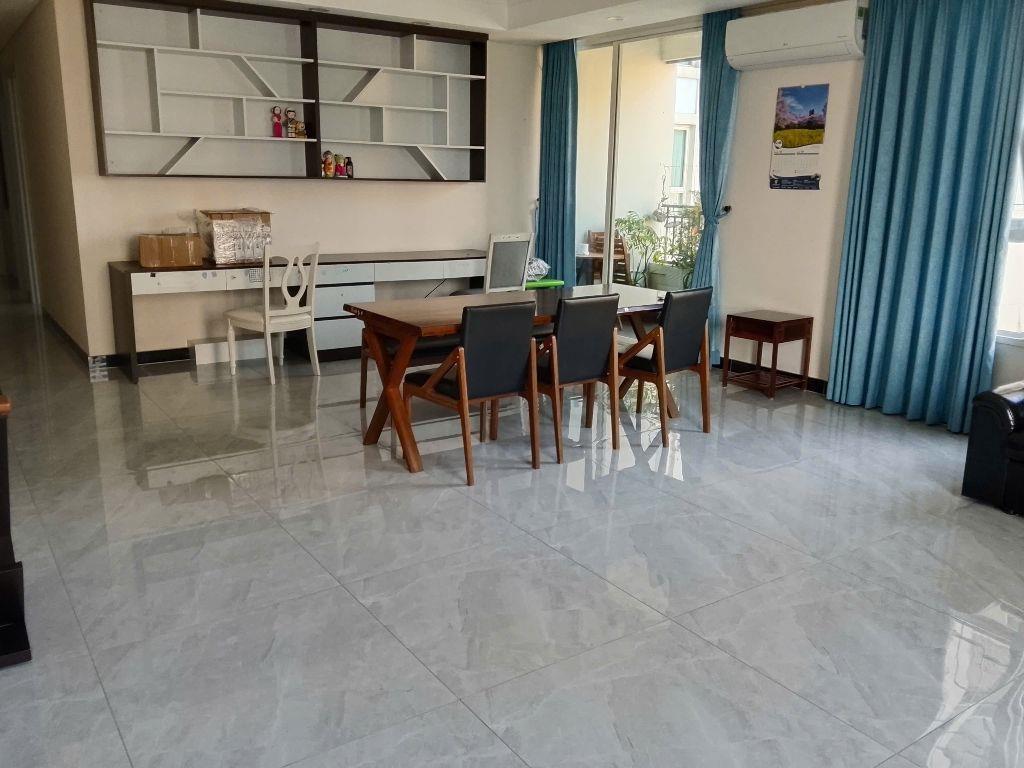 Cho thuê penthouse the manor, khách có thể vừa ở vừa làm văn phòng giá 46 triệu/tháng bao phí
