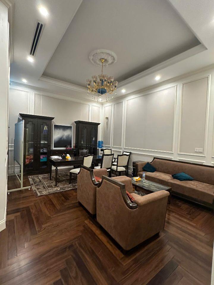 Cho thuê penthouse the manor, khách có thể vừa ở vừa làm văn phòng giá 46 triệu/tháng bao phí