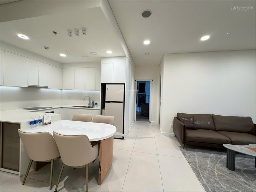 Cho thuê căn hộ 2 phòng ngủ, view sân vườn tuyệt đẹp, nội thất đầy đủ cao cấp giá 19 triệu/tháng