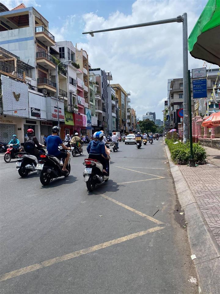 Bán nhà mặt tiền đường võ thị sáu quận 3, giá tốt vị trí đẹp, ngang gần 5m