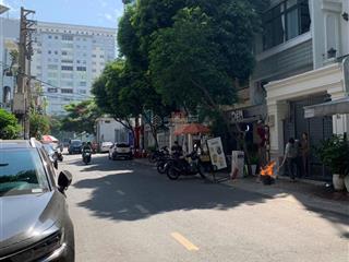 Gấp gấp nhà mt lý văn phức quận 1,kế bên cv lê văn tám,dt 4x20m